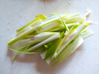 豆腐杂菇蔬菜汤,葱切丝