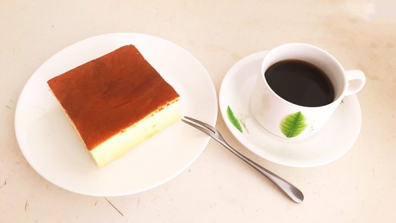酸奶蛋糕,配上一杯咖啡就是完美的下午茶~