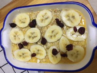 香蕉燕麦烤芋泥,9️⃣ 可以再上上面放点点缀的东西，比如新鲜的蔓越莓或者蓝莓，超好吃的！