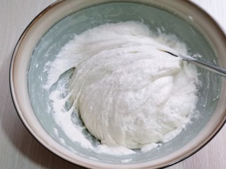 中种豆沙吐司面包,发至有很多泡泡的状态即为发酵完成！