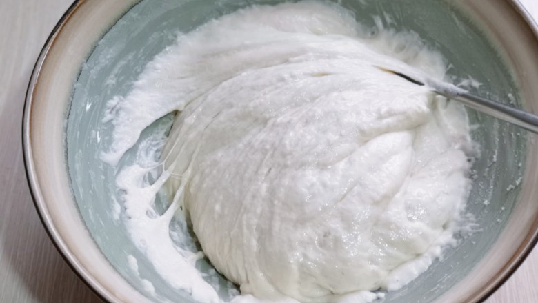 中种豆沙吐司面包,发至有很多泡泡的状态即为发酵完成！