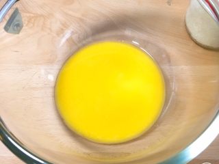 核桃酥,黄油一定要融化成液体。