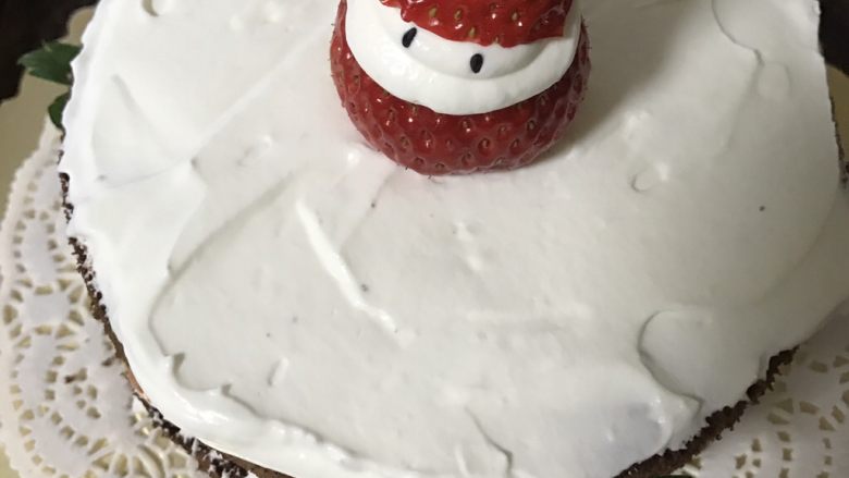 6寸巧克力裸蛋糕,将雪人摆在蛋糕中央