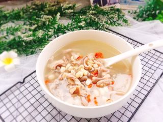 煲汤+花生枸杞子猪肚汤,好吃营养高