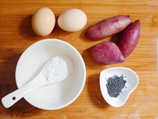 紫薯糯米鸡蛋卷,准备食材。