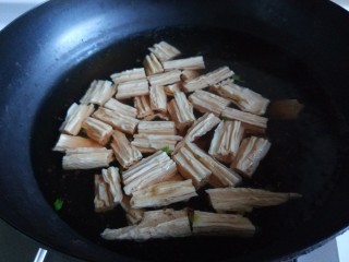 新文美食  素什锦,腐竹要等开锅捞出来。