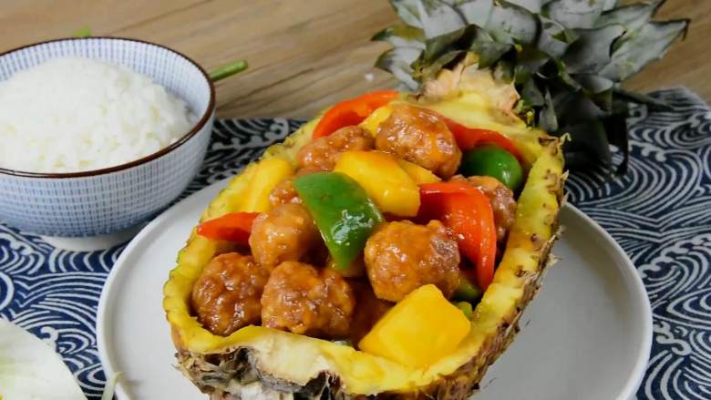 菠萝咕噜肉——水果入菜，一不小心却成了名菜,在庸碌的时光中，美食简直可以让你的生活发光！