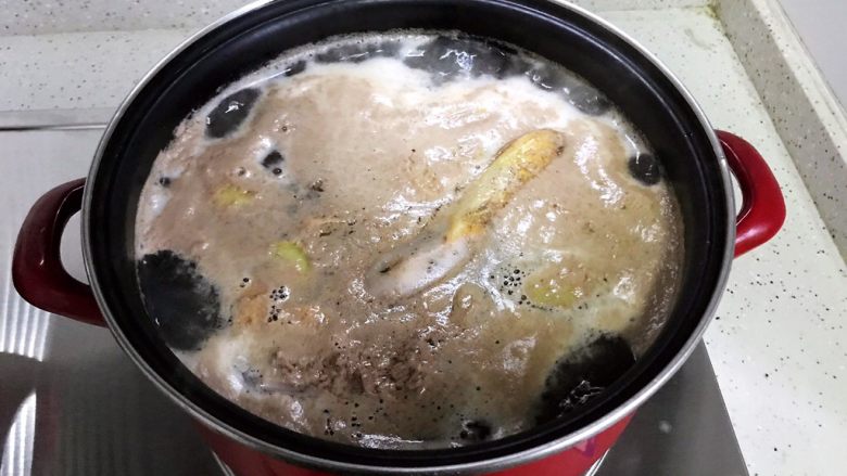 笋干老鸭煲（高压锅版）,大火煮2.3分钟