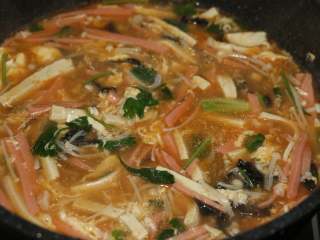 酸辣暖胃汤,出锅撒入香菜。