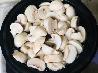 鱼头汤,蘑菇焯水