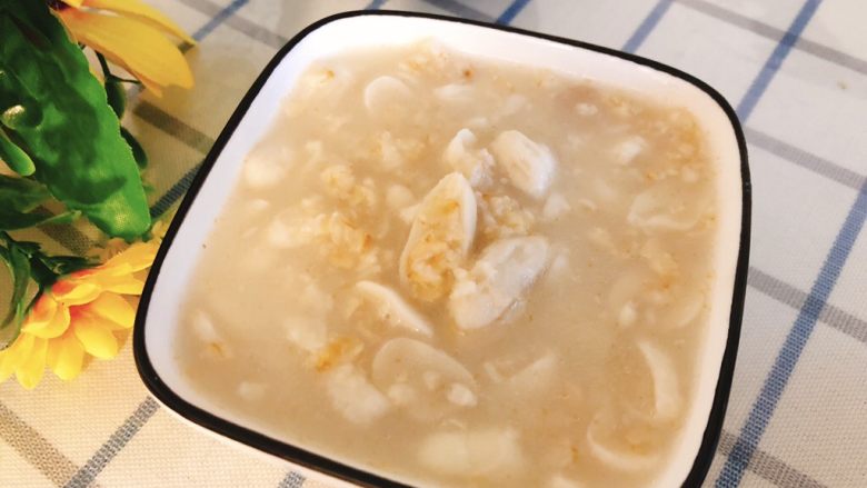 燕麦花生汤粥-早餐,搅拌均匀后放置3～5分钟至燕麦软嫩后即可食用。