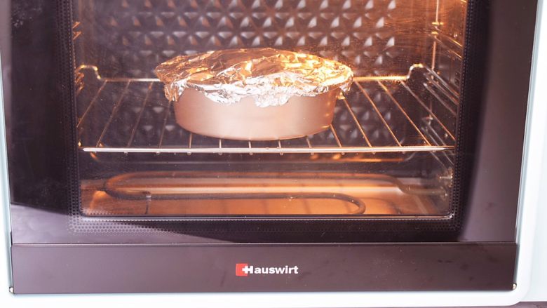 烤什锦菌菇,放入预热好的烤箱，上下火230度，中层烤15分钟，烤好取出拌匀即可享受美食了