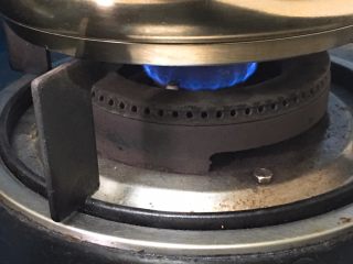 喜饼+香芋味,煤气灶上加热。