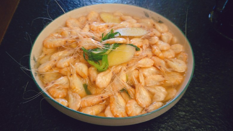 太湖三白-盐水白米虾,不放一滴油，一样鲜美好吃，鲜美中还带有一丝甜甜的味道。