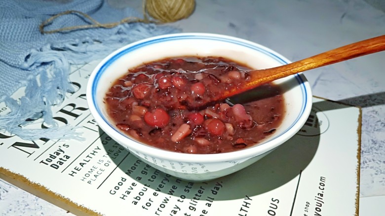 红糖暖身八宝粥,平时可以经常煮点八宝粥来喝。