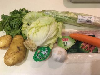 迷迭香烤羊排套餐,蔬菜汤材料