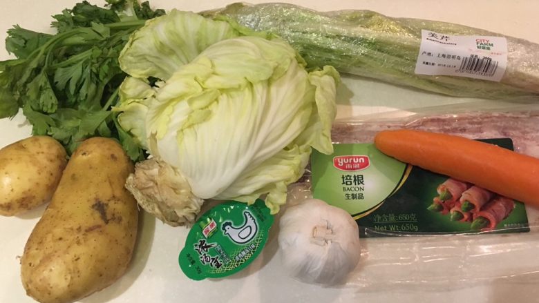 迷迭香烤羊排套餐,蔬菜汤材料