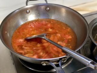 番茄豆腐汤➕番茄榨菜豆腐鸡蛋汤,加适量开水煮开