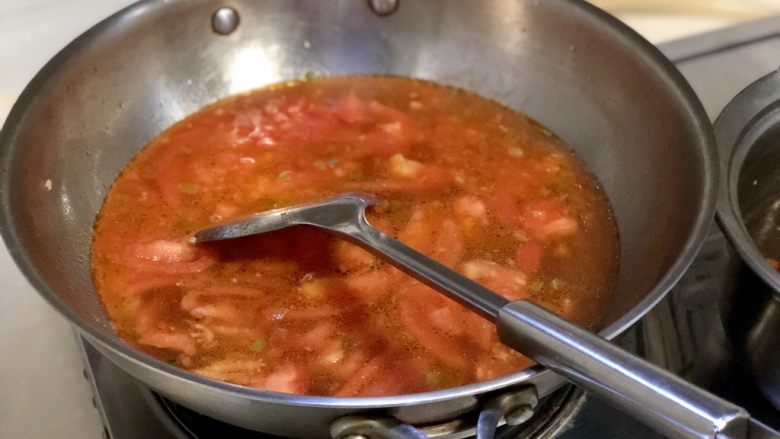 番茄豆腐汤➕番茄榨菜豆腐鸡蛋汤,加适量开水煮开