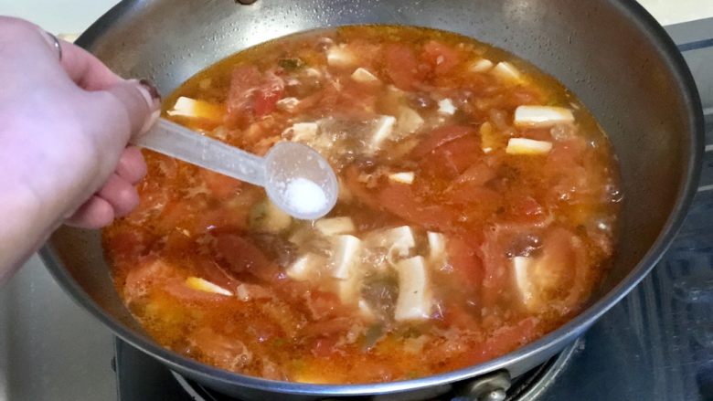番茄豆腐汤➕番茄榨菜豆腐鸡蛋汤,尝下咸淡根据个人口味添加少许盐
