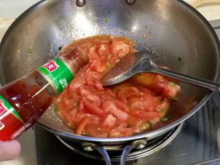 番茄豆腐汤➕番茄榨菜豆腐鸡蛋汤,加一汤匙番茄酱