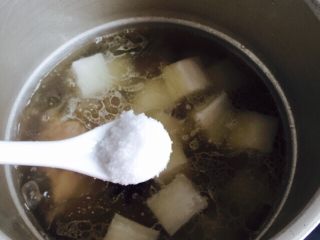 营养滋补+白萝卜筒骨汤,加1茶匙的盐