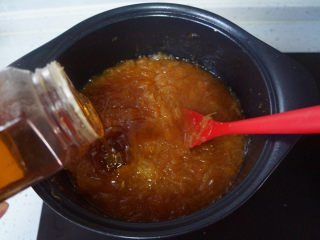 蜂蜜柚子茶,晾到50度左右时，加入蜂蜜搅拌均匀就好了。