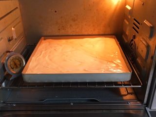 奶油裸蛋糕+南瓜味,烤箱预热至150度，烤制20分钟。