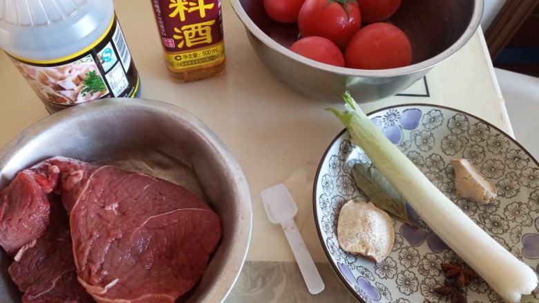 西红柿焖牛腩,准备原料