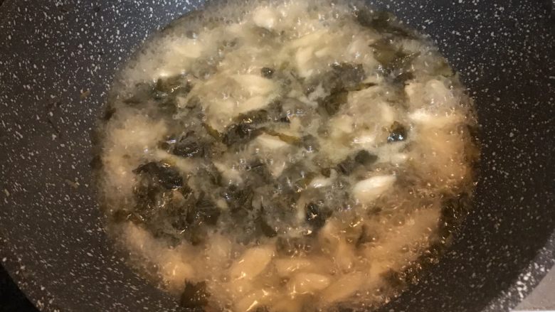 咸菜肉丝面疙瘩,面团全部刮入锅中煮大约3分钟
