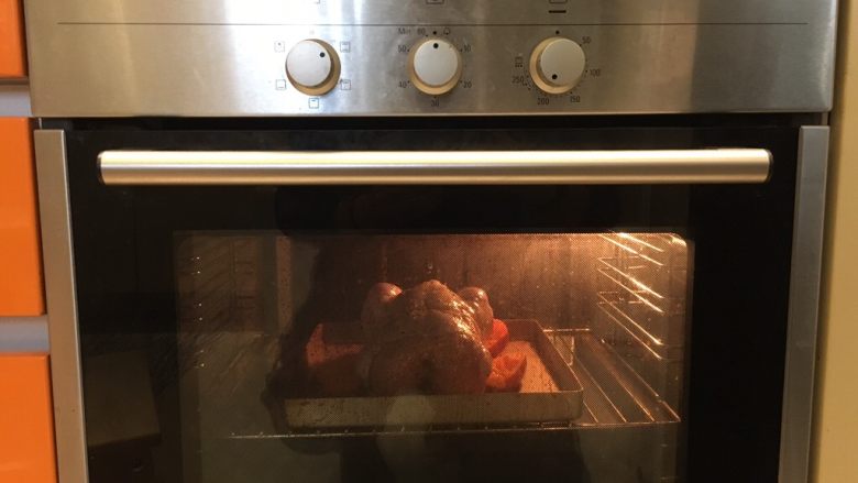 砂糖橘风味烤鸡,直接进烤箱，205度烤1小时15分