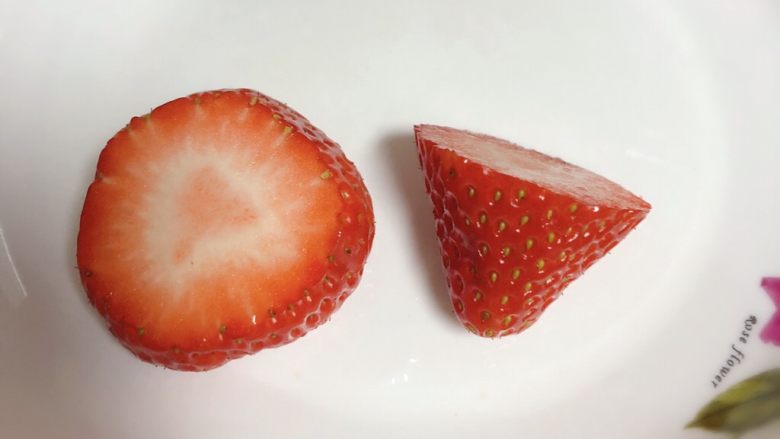 草莓横切和竖切的图片图片