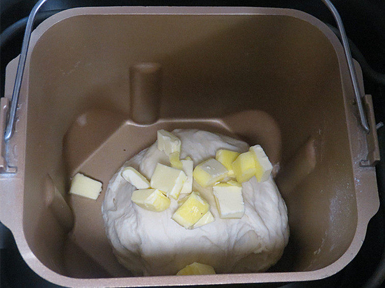 咸口好味滴【青葱肉松手撕包】,加入黄油继续选择和面程序20分钟