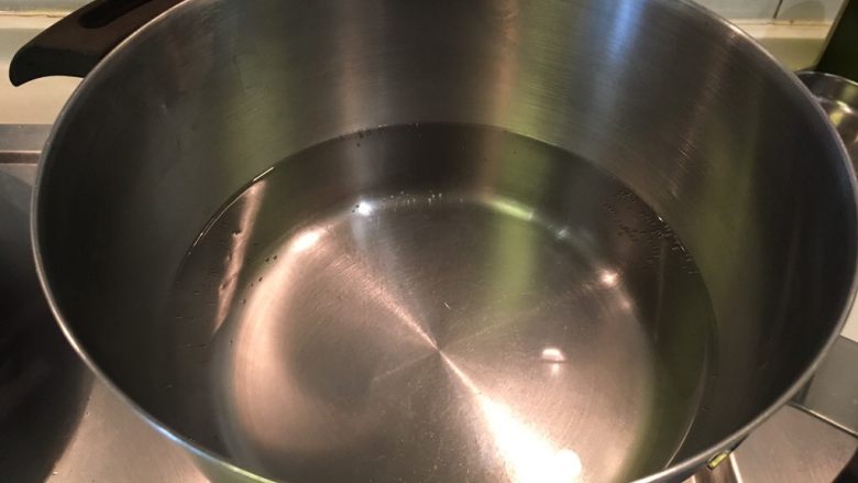 韩式牛尾汤-电锅版,先烧一锅水準备