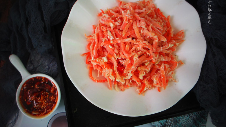 粉蒸胡萝卜丝,是一道简单易做的家常菜