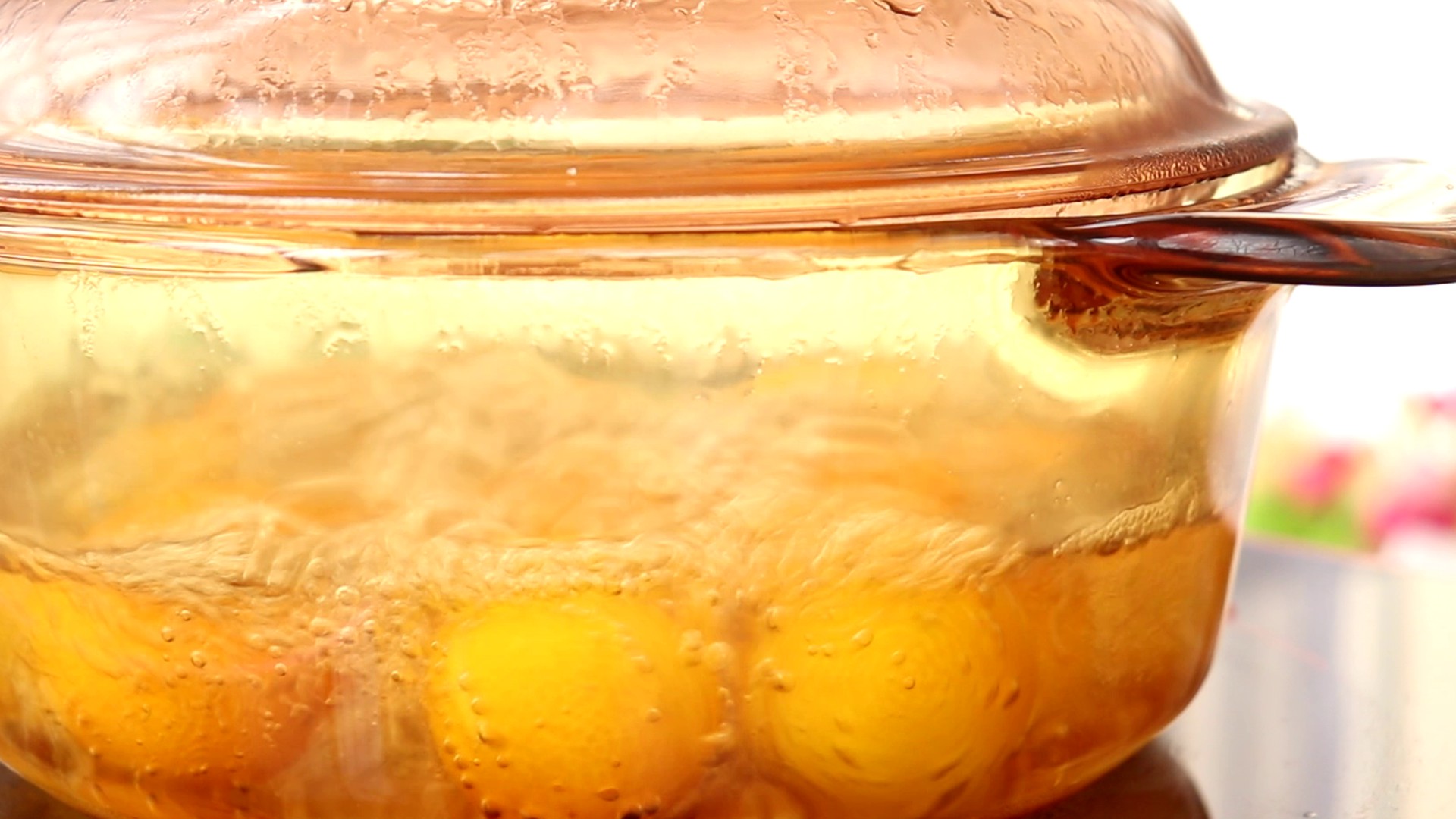 蜜饯金桔 宝宝零食,转中小火熬制</p>
<p>tips：这样可以让糖分很好的浸入金桔里面
