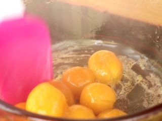 蜜饯金桔 宝宝零食,待水很少时，大火稍微收汁出锅即可