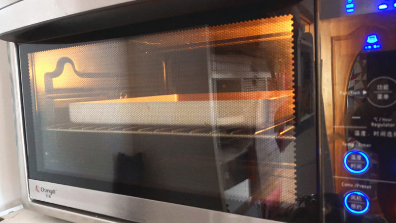 玻璃糖饼干,长帝烤箱预热，上下火，中层170度，烤15分钟左右，