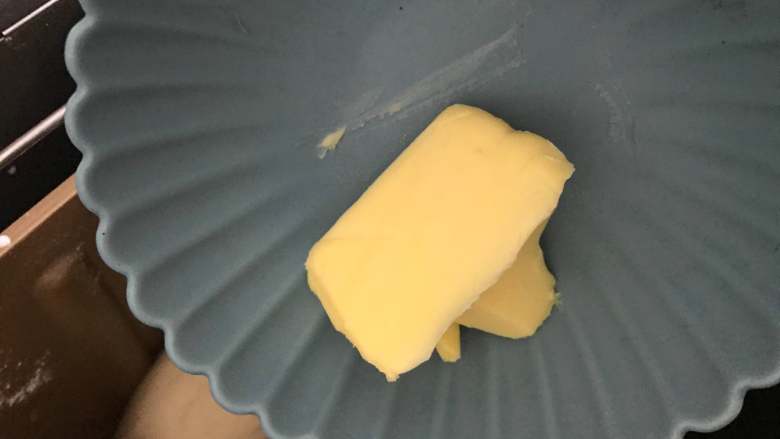 一次发酵餐包,加入黄油，继续开启和面程序