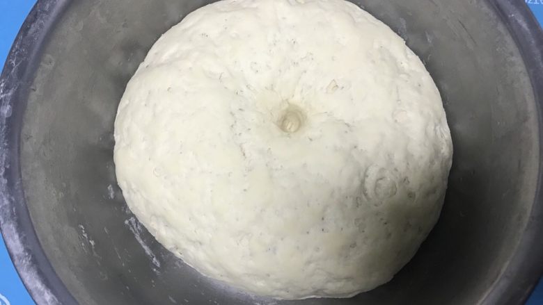 香香脆脆葱花饼,面团发酵好至两倍左右，按压不回缩即可发酵好