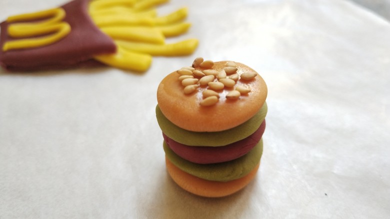 麦当劳薯条汉堡馒头,一次顺序叠加，喜欢几层就做几层