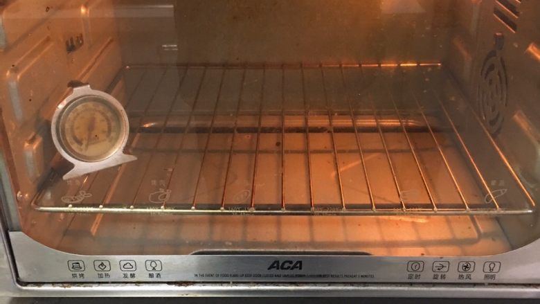 桑椹蛋糕卷,烤箱开始预热，150度，时间10分钟。