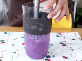 奶香南瓜紫薯泥,搅打成紫薯泥