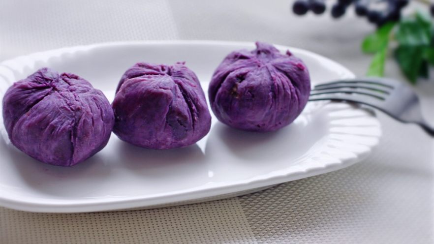 颜色艳丽的紫薯茶巾绞，给餐桌上加点不一样的色彩