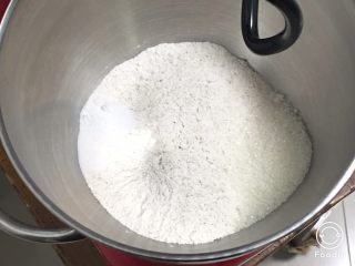 咖啡全麦面包,全麦粉、盐、细砂糖、泡打粉放入厨师机内。