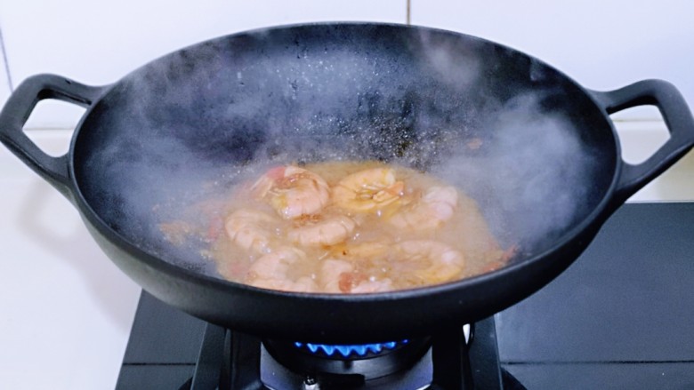 红虾尾这样做味道太赞了,大火收汤至浓稠，即可关火。