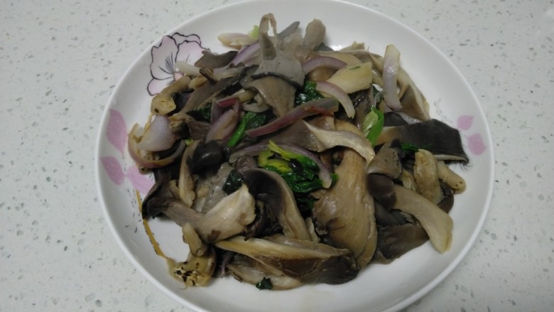 平菇炒菠菜