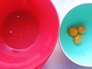 淡奶油蛋糕（水浴法）,蛋黄和蛋清分离