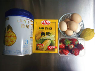 健康宝宝辅食-草莓溶豆,准备食材，将蛋白蛋黄分离备用。
