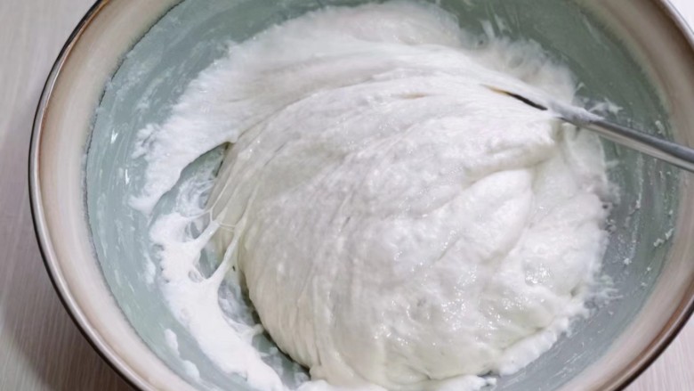 可可酸奶吐司面包,发至有很多泡泡的状态即为发酵完成！